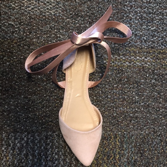 Closed toed flats! - Picture 2 of 5